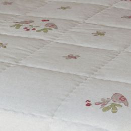 Handmade embroidered quilt - 100% cotton with polyester filling. Linen Applique