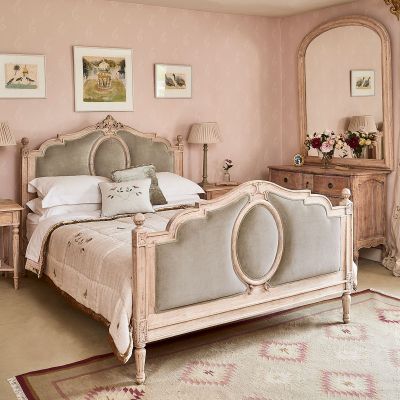 Upholstered Gustavian Full Bed