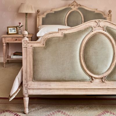 Upholstered Gustavian Full Bed