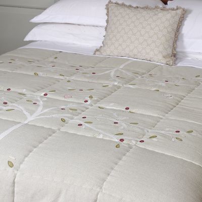 Handmade embroidered quilt - 100% cotton with polyester filling. Linen Applique.