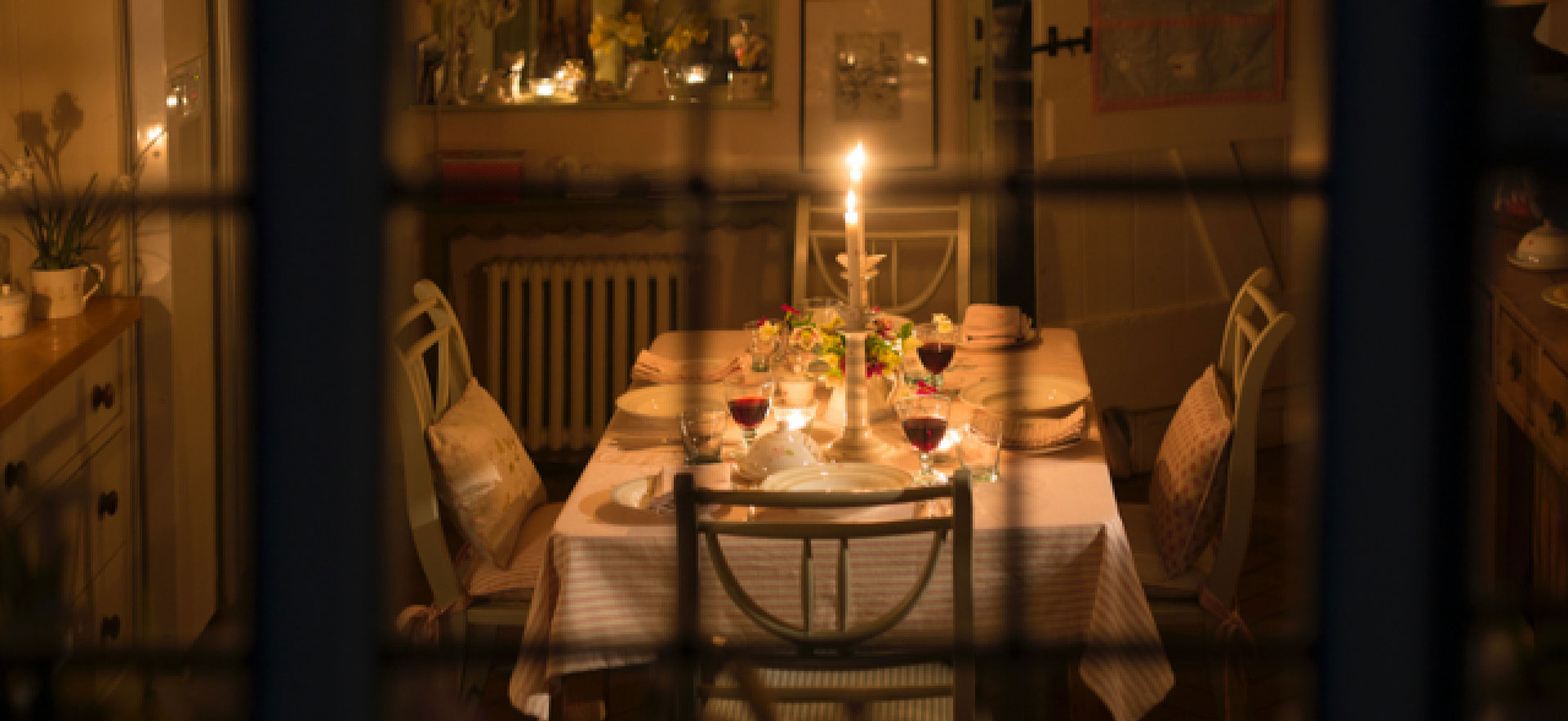 Autumn table, rose tablecloth